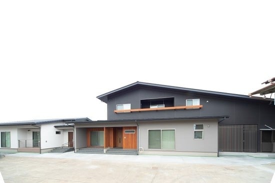 ほどよい距離感で暮らしを繋ぐ完全分離型2世帯住宅