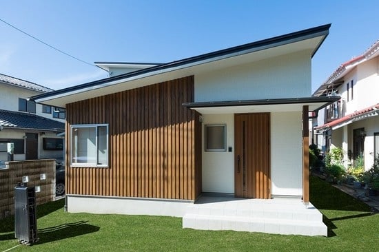 勾配天井やストリップ階段のある開放感を感じるお住まい