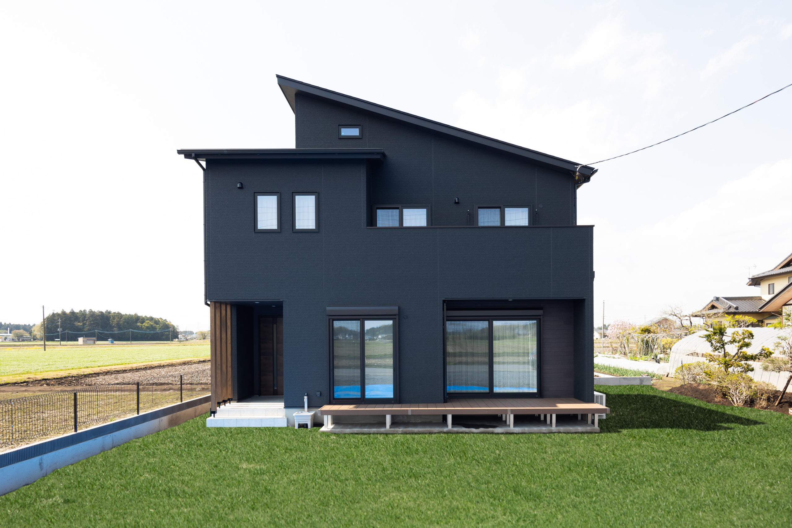 小屋裏収納と回遊動線の住まい