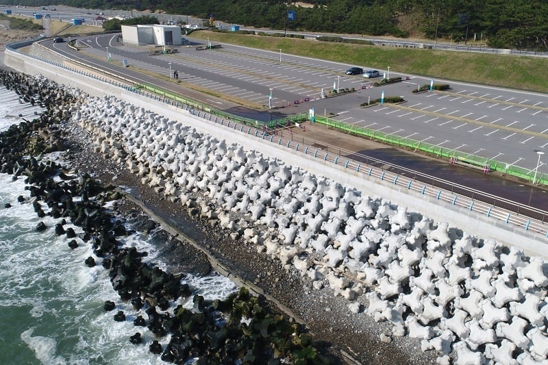 海岸堤防崇上工事