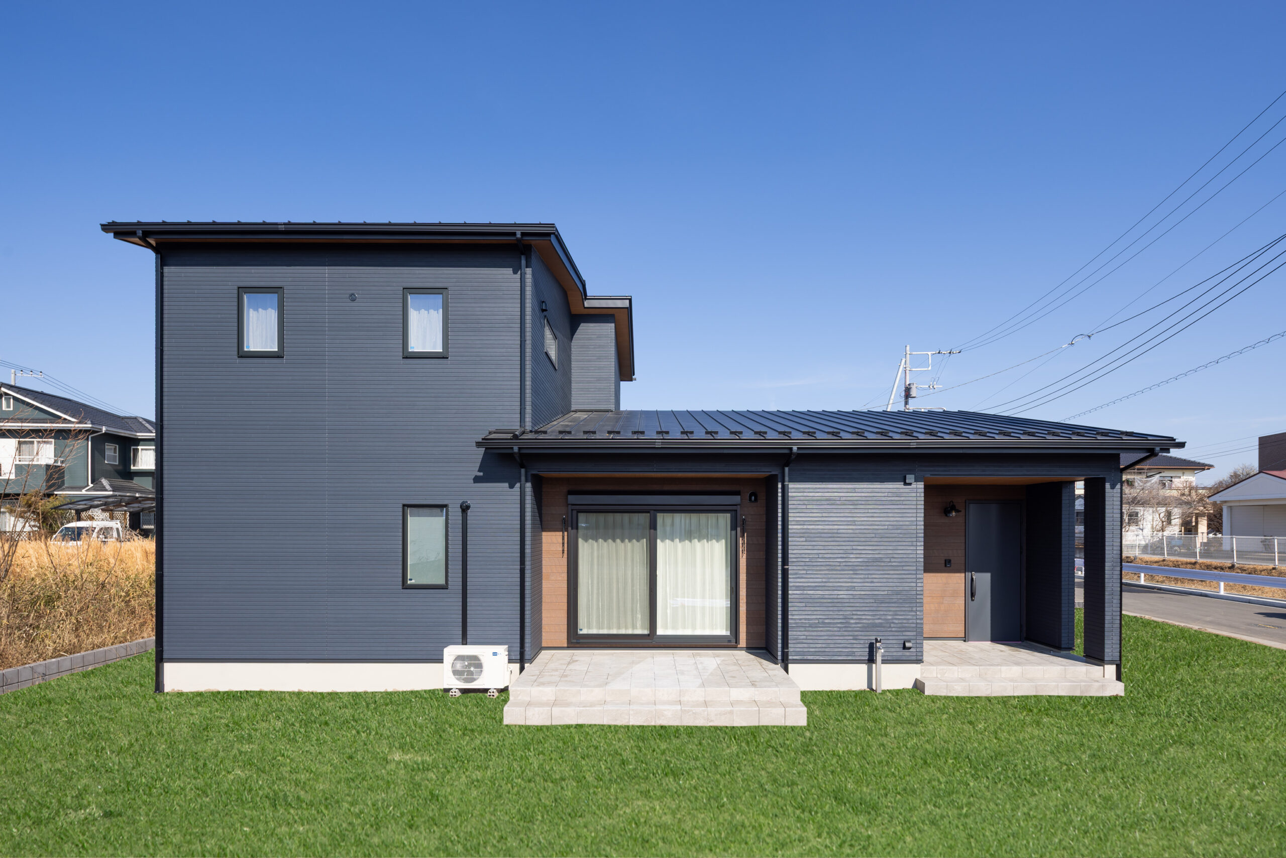 素材美と収納力が叶える、心地よい暮らしの住まい