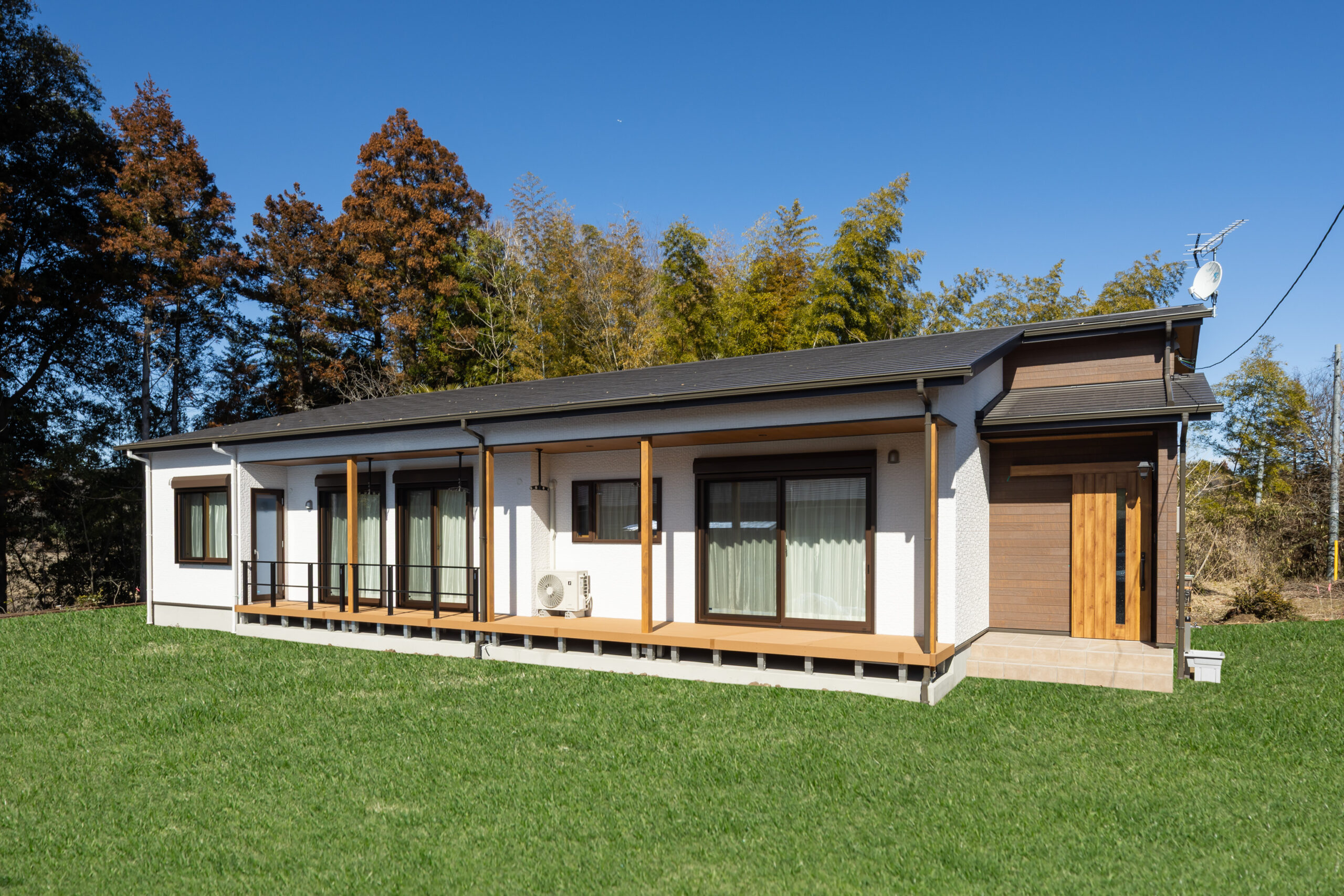 光と木のぬくもりに包まれる、開放感あふれる住まい