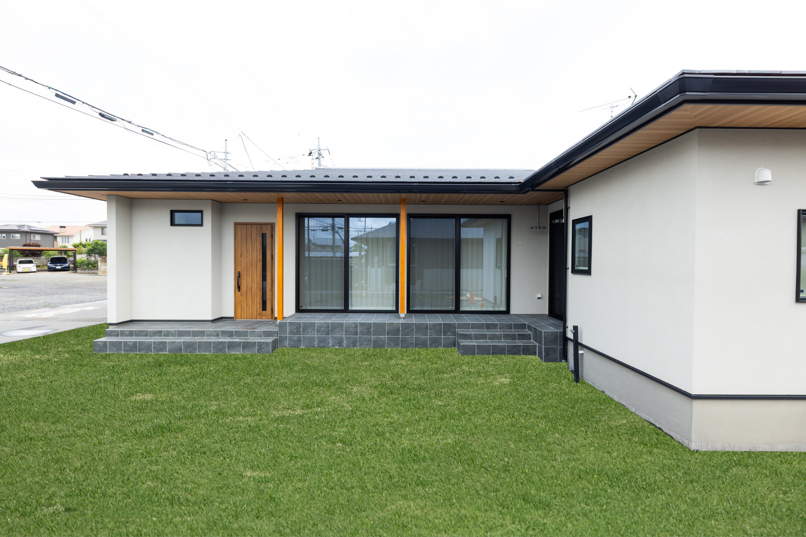 回遊動線の暮らしやすいシンプルモダンなお住まい